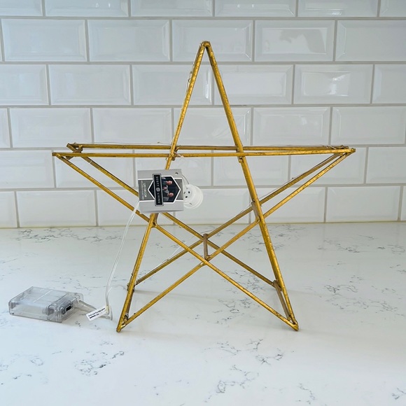 Scott Living Luxe Metal LED Star Table Decor - Picture 5 of 15